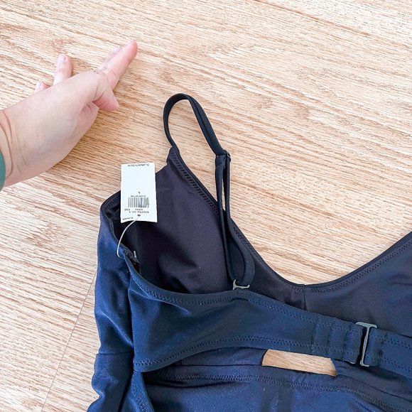 NWT Women's Swimsuit - Old Navy size Large - Picture 7 of 8